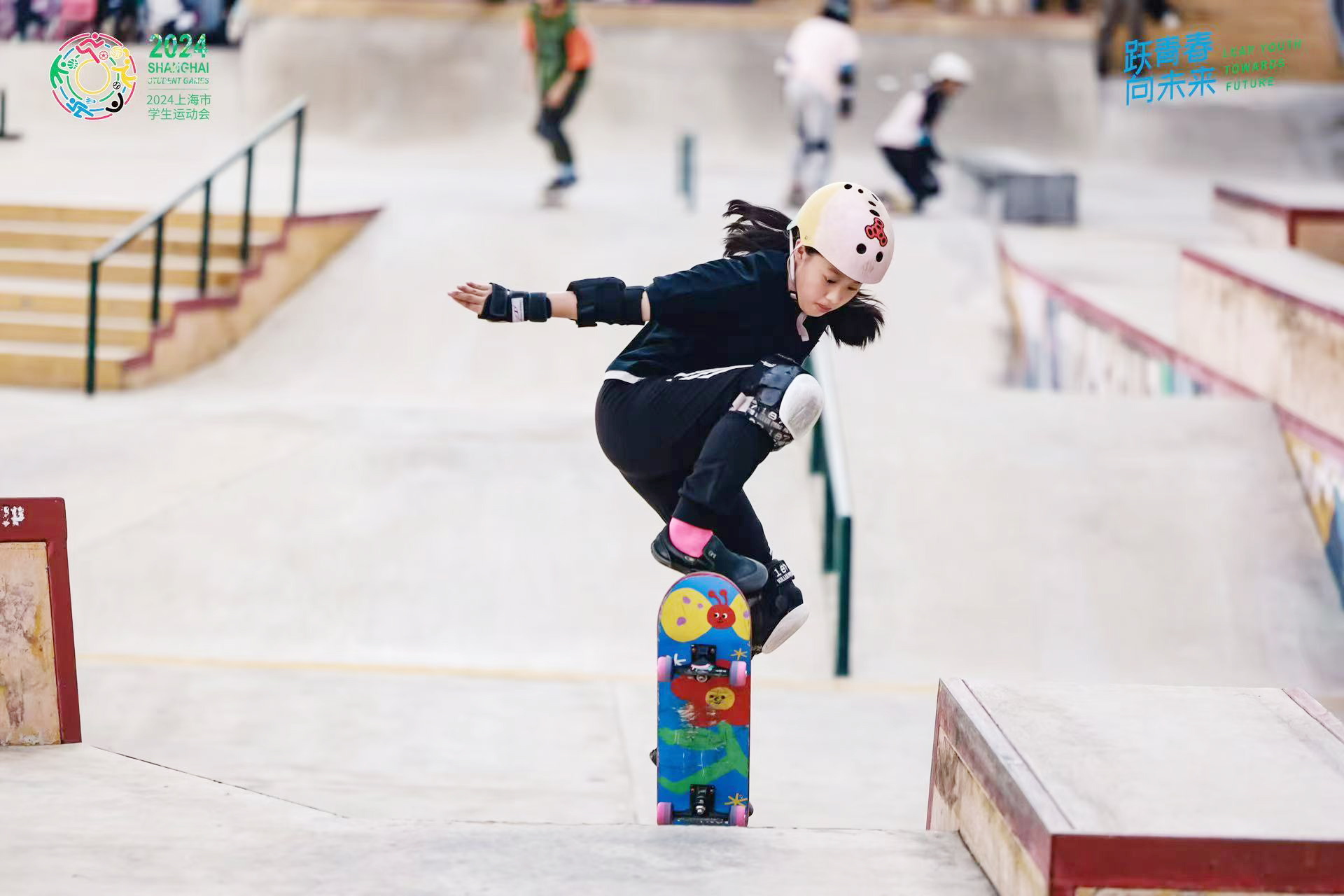 喜报：少女滑板选手